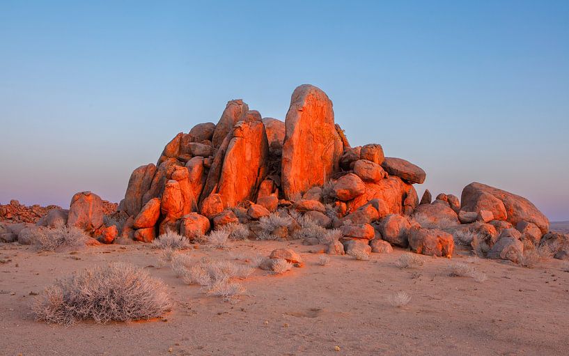 Sunrise in the desert by Chris Stenger