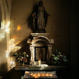 Most beautiful light in a church in Ile-Tudy by Stories by Pien