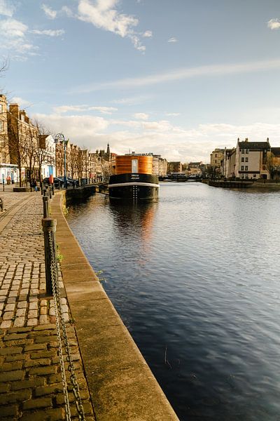 Edinburgh by Hello Pompoyo