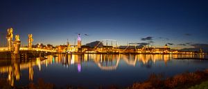 Abend auf der Skyline der Stadt von Kampen in Overijssel, die Niederlande