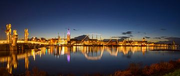 Abend auf der Skyline der Stadt von Kampen in Overijssel, die Niederlande von Sjoerd van der Wal Fotografie