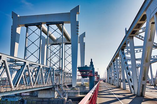 Tussen de twee bruggen