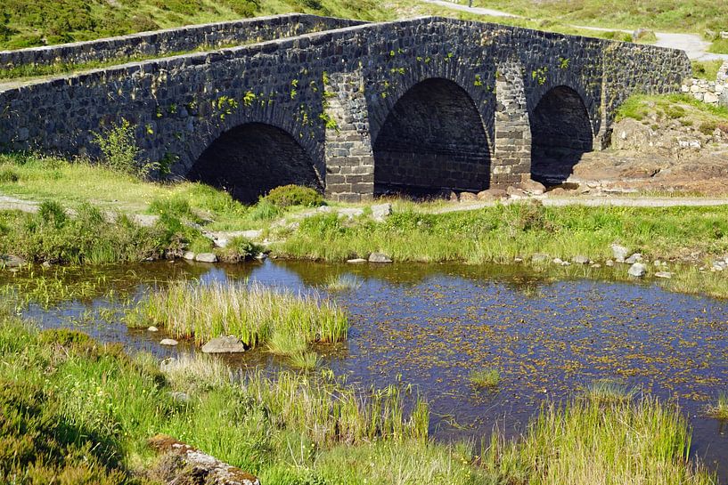 Steinbrücke in Sligachan Schottland, Vereinigtes Königreich von Babetts Bildergalerie