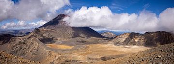 Tongariro, vulkanen en wolken in het noorden van Nieuw-Zeeland van Andreas Peters