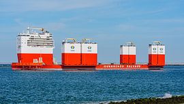 Schwerlasttransporter Hua Rui Long.