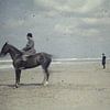 Mann mit Pferd am Strand [um 1915] von Affect Fotografie