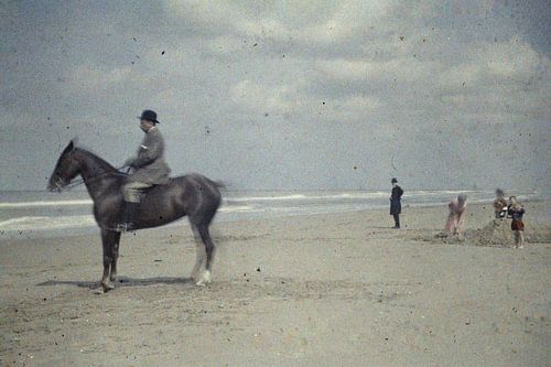 Man met paard op het strand [omstreeks 1915]