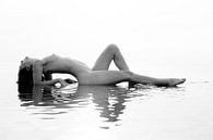 Artistiek naakt op de waddenzee liggend naakt model van Arjan Groot thumbnail