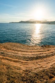 Korfus klippe mit Sonnenschein von Leo Schindzielorz
