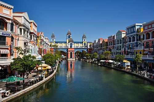 Het iconische kanaal en de gevels van Grand World