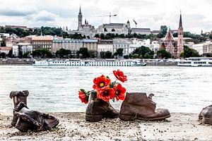 beeindruckendes schuhdenkmal in budapest zum gedenken