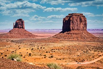 road through Monument Valley by Rietje Bulthuis