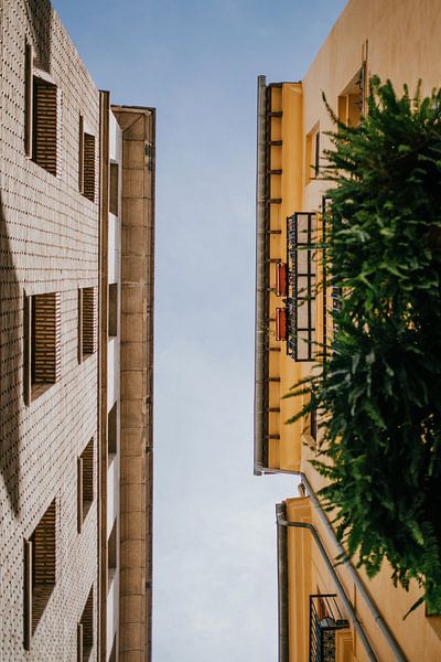 Architecture Valencia, Spain | Coloured houses by Melody Drost