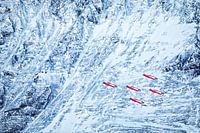 Patrouille Suisse vliegt over een gletsjer tijdens de demo bij de Lauberhornrennen in januari
