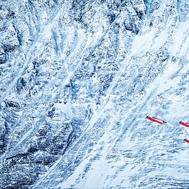 Patrouille Suisse vliegt over een gletsjer tijdens de demo bij de Lauberhornrennen in januari van Martin Boschhuizen