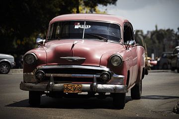 Voiture classique cubaine sur Karel Ham