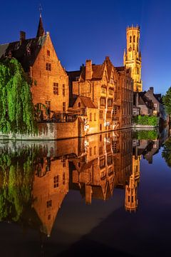 Stadsgezicht van het oude stadscentrum van Brugge in België van Achim Thomae