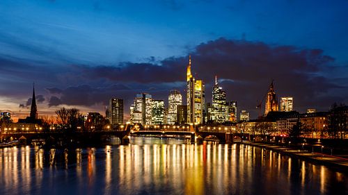 De skyline van Frankfurt
