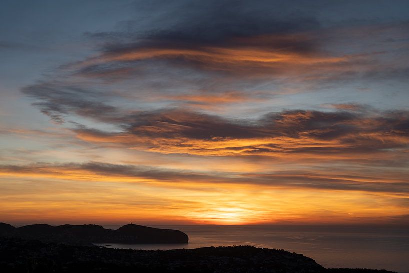 Nuages dramatiques au-dessus de la Méditerranée par Adriana Mueller