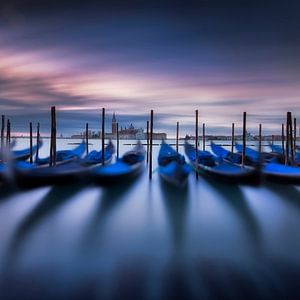 Gondeln von Venedig im Morgenrot.