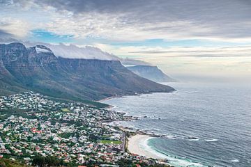 Uitzicht Valsbaai Zuid-Afrika van Tom de Groot