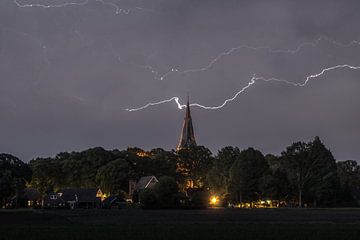 Bliksem boven kerk. van Hans Buls Photography