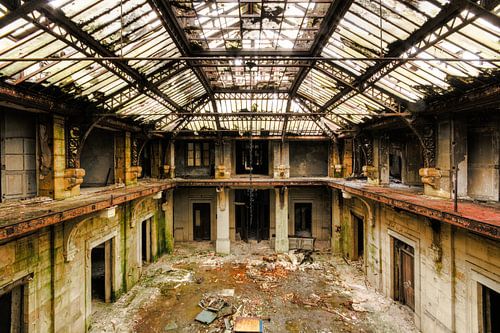 Vervallen Verlichte Hal