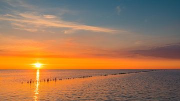 Zonsondergang aan de Noordkaap, Groningen van Henk Meijer Photography