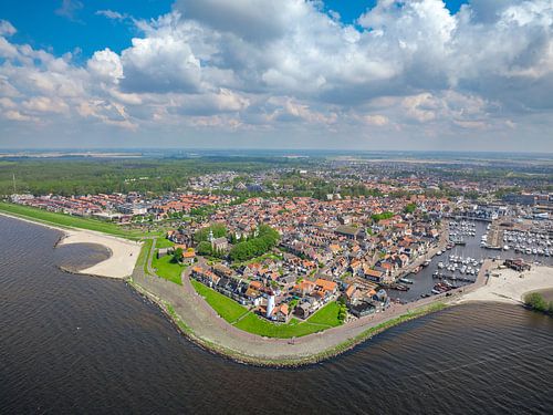 Urk luchtfoto van het voormalige eiland aan het IJsselmeer