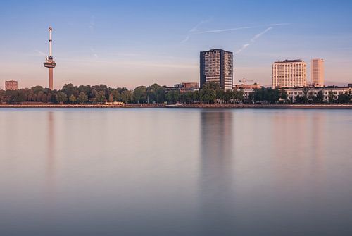 Euromast Rotterdam in de ochtend