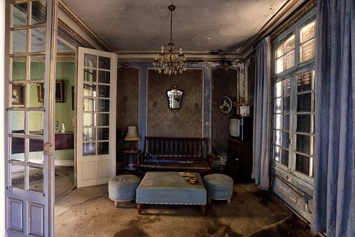 Manoir Neglected elegance