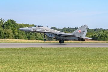 Take-off van een Poolse MiG-29. van Jaap van den Berg