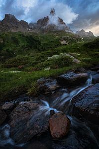 Laatste licht na de regen in de Franse Alpen van Daniel Gastager