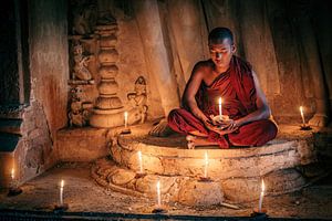 Junger Mönch in den Tempeln von Bagan