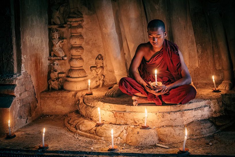 Jonge monnik in de tempels van Bagan van Roland Brack
