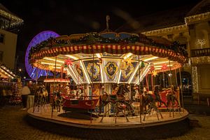 Nostalgie-Kinderkarussell auf dem Magdeburger Weihnachtsmarkt