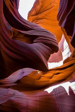 Lady in the wind Antelope Canyon van Heleen Pennings