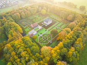 Menkemaborg im Herbst