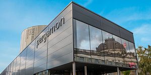 Berlin: Tradition und Moderne - Das Bode-Museum spiegelt sich im Pergamon-Panorama