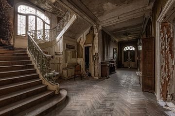 Abandoned hallway by William Linders