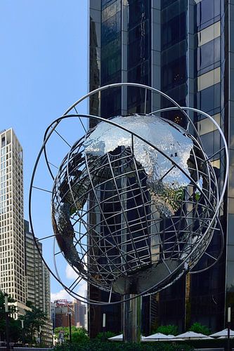 Globe sculptuur op Columbus Circle