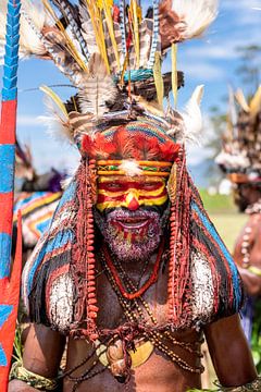 Lokale stam in Papua New Guinea | Reisfotografie fotografie portretfotografie portret art van Milene van Arendonk
