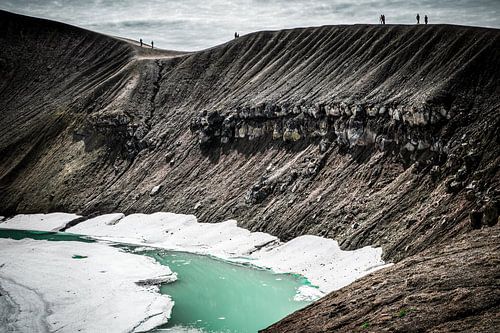 Turquoise Crater - Les humains aux confins des éléments