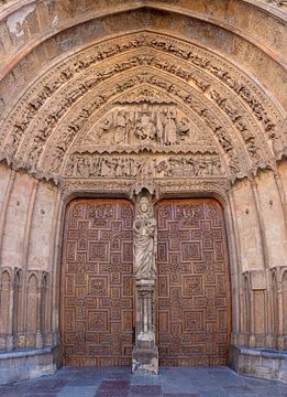 Portes d'entrée de la cathédrale de Léon en Espagne sur Joost Adriaanse