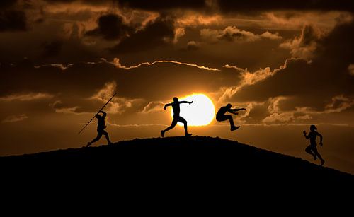 Atleten in tegenlicht 