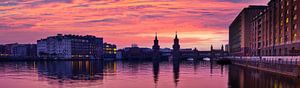 Oberbaumbrücke à Berlin après le coucher du soleil