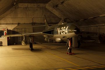 Hawker Hunter in een shelter van Arjan van de Logt