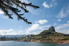 Piedra del penol van Richard Wareham