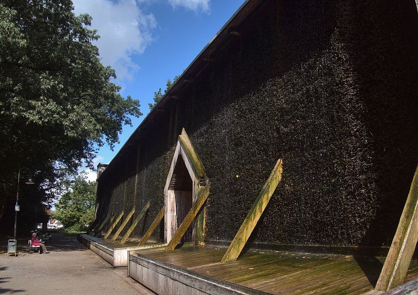 Pause devant le bâtiment de graduation par Edgar Schermaul