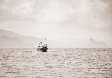 Lonely boat on a still sea by Marco Leeggangers
